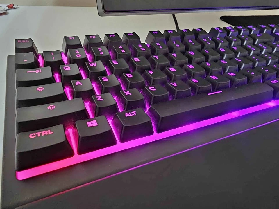 SteelSeries Apex 3 RGB Gaming Keyboard + Wrist Rest
