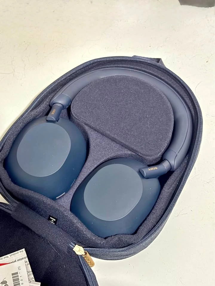 Sony XM5 headphone