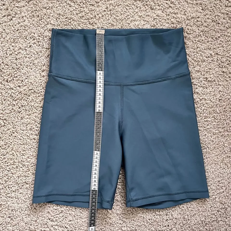 🧡Aritzia TNA Biker Shorts Size Medium image indicator(2)