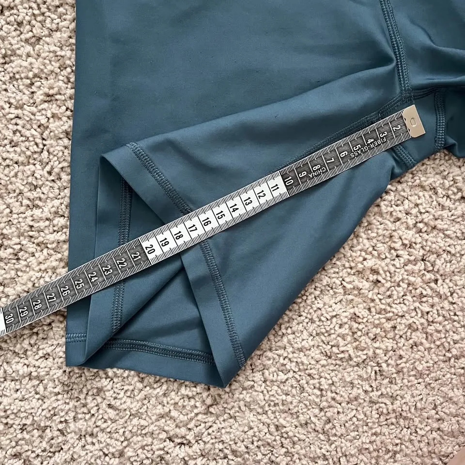 🧡Aritzia TNA Biker Shorts Size Medium image indicator(3)