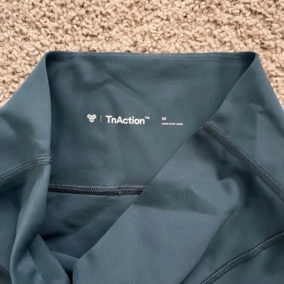 🧡Aritzia TNA Biker Shorts Size Medium image indicator(4)