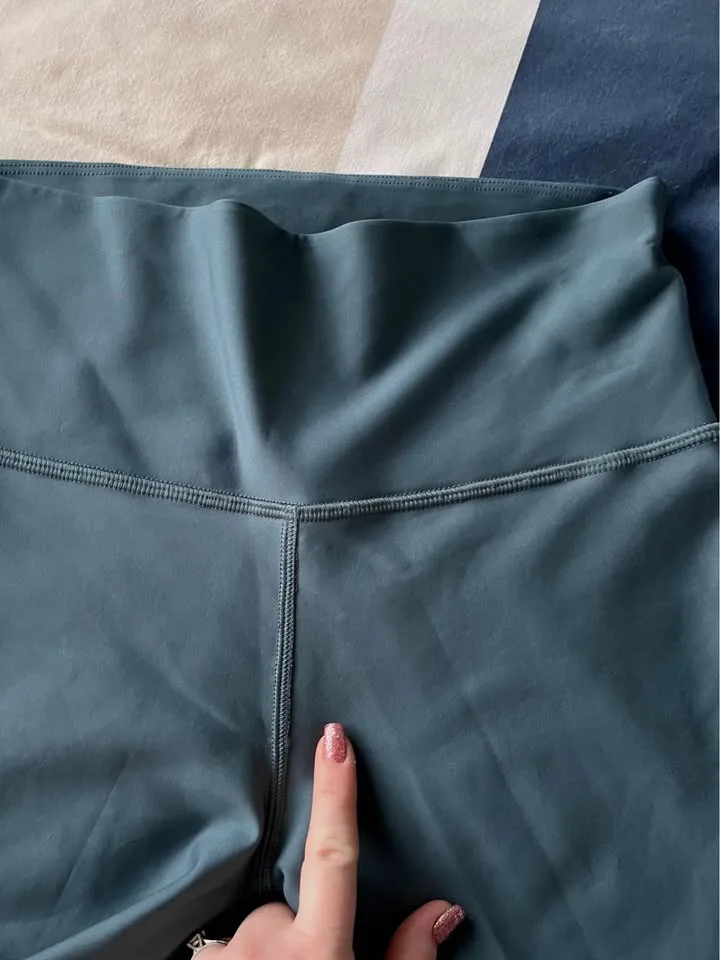 🧡Aritzia TNA Biker Shorts Size Medium image indicator(5)