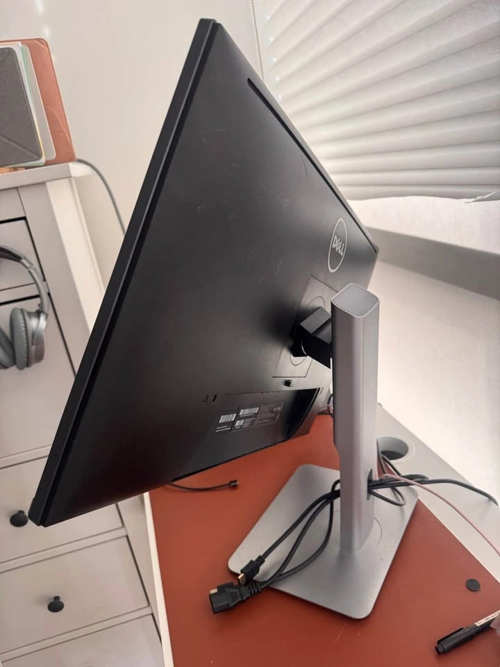 Dell UltraSharp U2715H 27-inch Monitor - photo 2