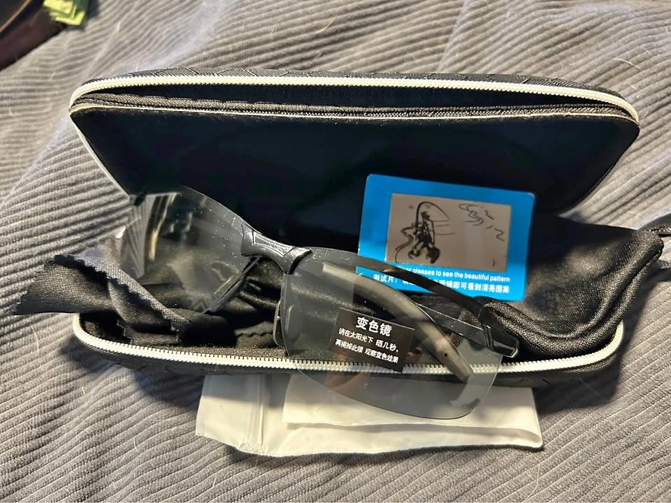 Polarized Photochromic Sunglasses with Case