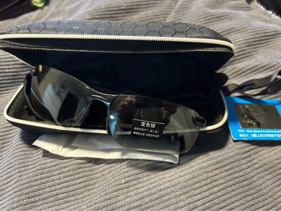 Polarized Photochromic Sunglasses with Case - photo 2
