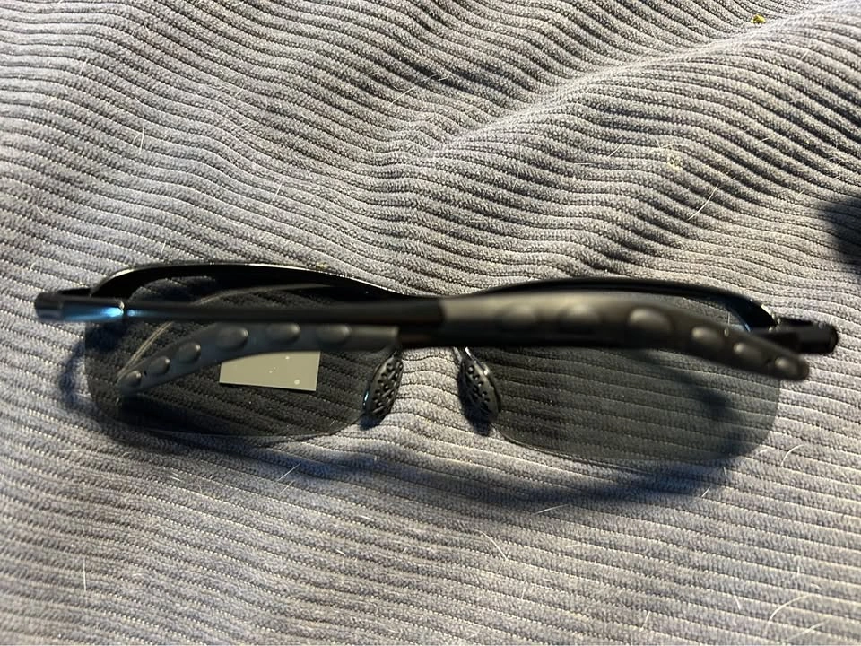 Polarized Photochromic Sunglasses with Case - photo 4