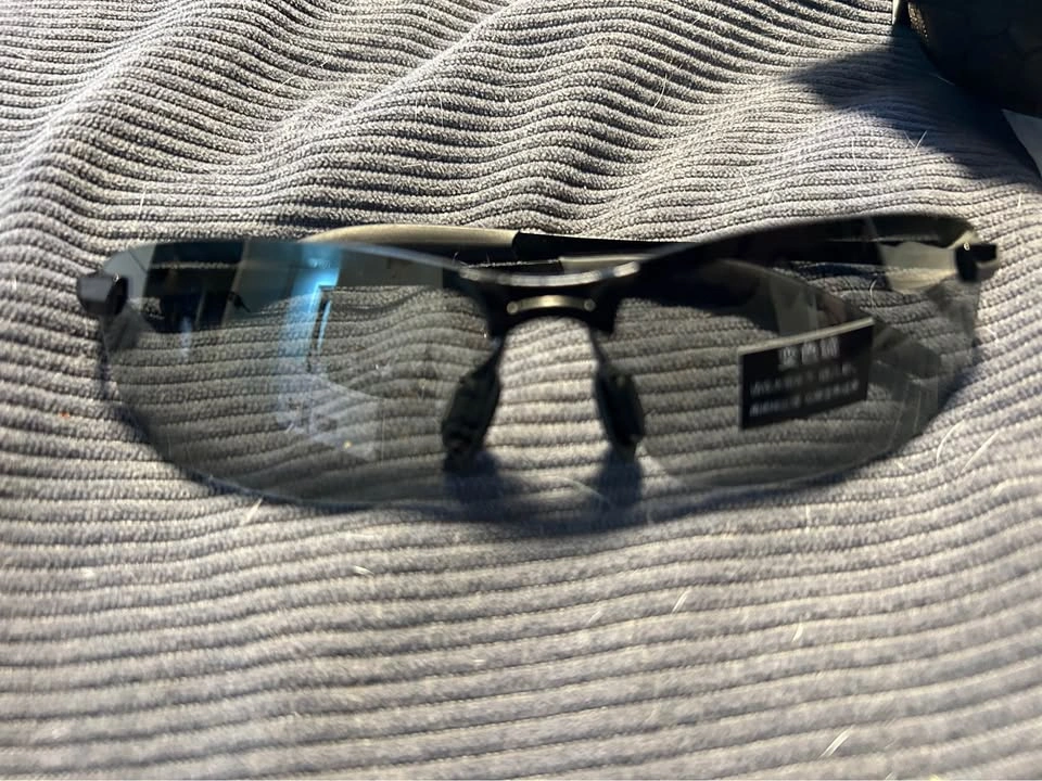 Polarized Photochromic Sunglasses with Case - photo 5