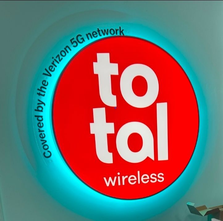 Total Wireless Illuminated Round Sign