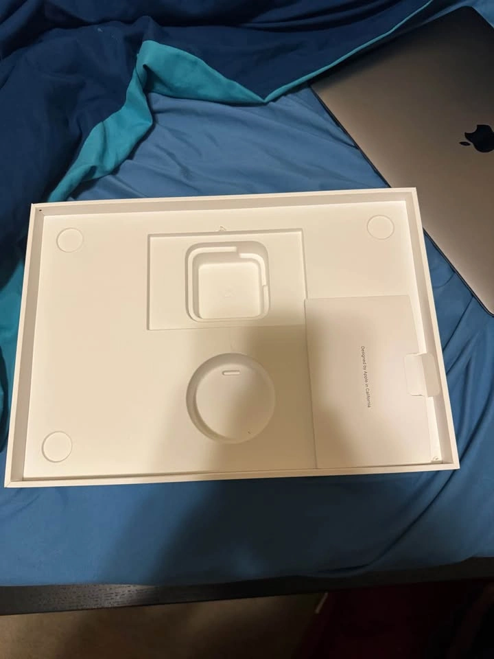 MacBook M1 8GB Ram 256GB Storage 67% Battery - photo 4