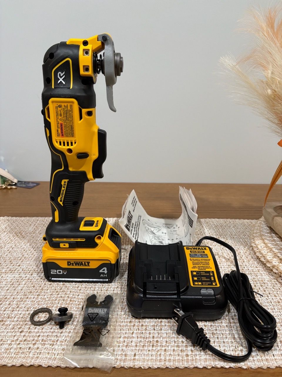 DeWalt 20V XR Brushless Oscillating Multi-Tool Kit - photo 2