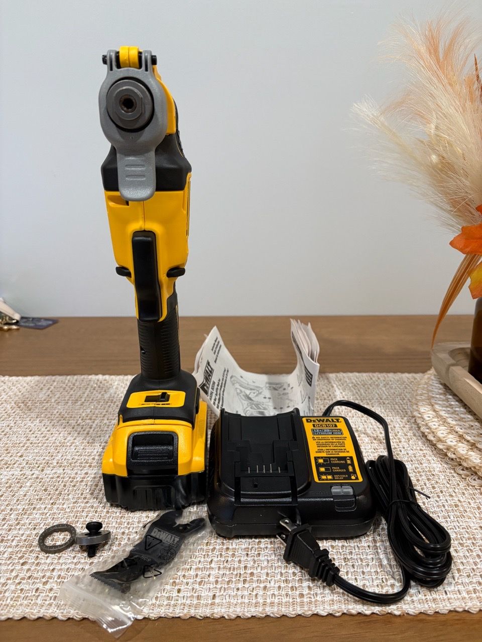 DeWalt 20V XR Brushless Oscillating Multi-Tool Kit - photo 3