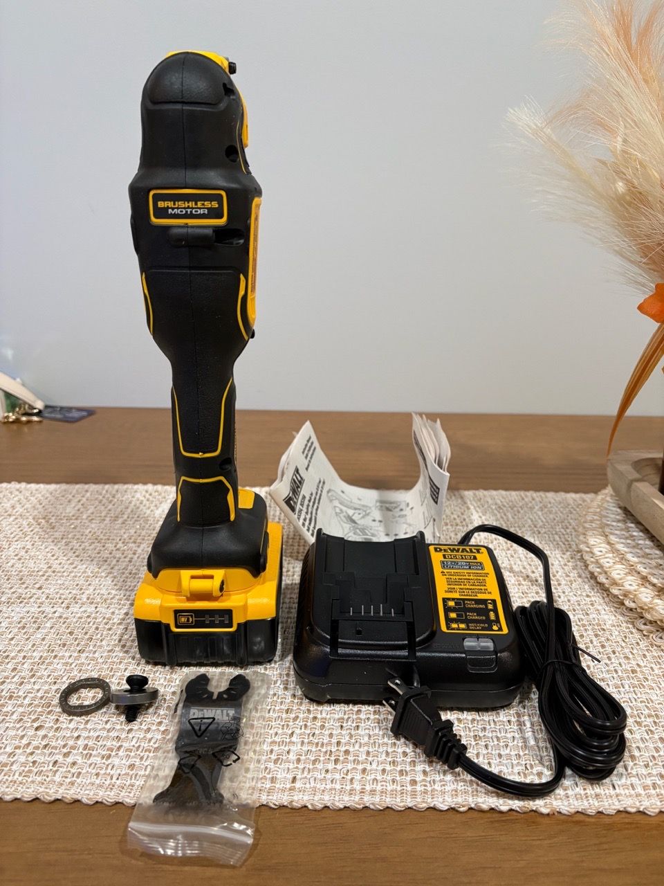 DeWalt 20V XR Brushless Oscillating Multi-Tool Kit - photo 4