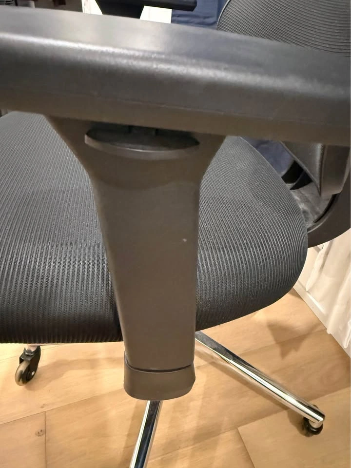 Ergonomic Mesh Office Chair - photo 3