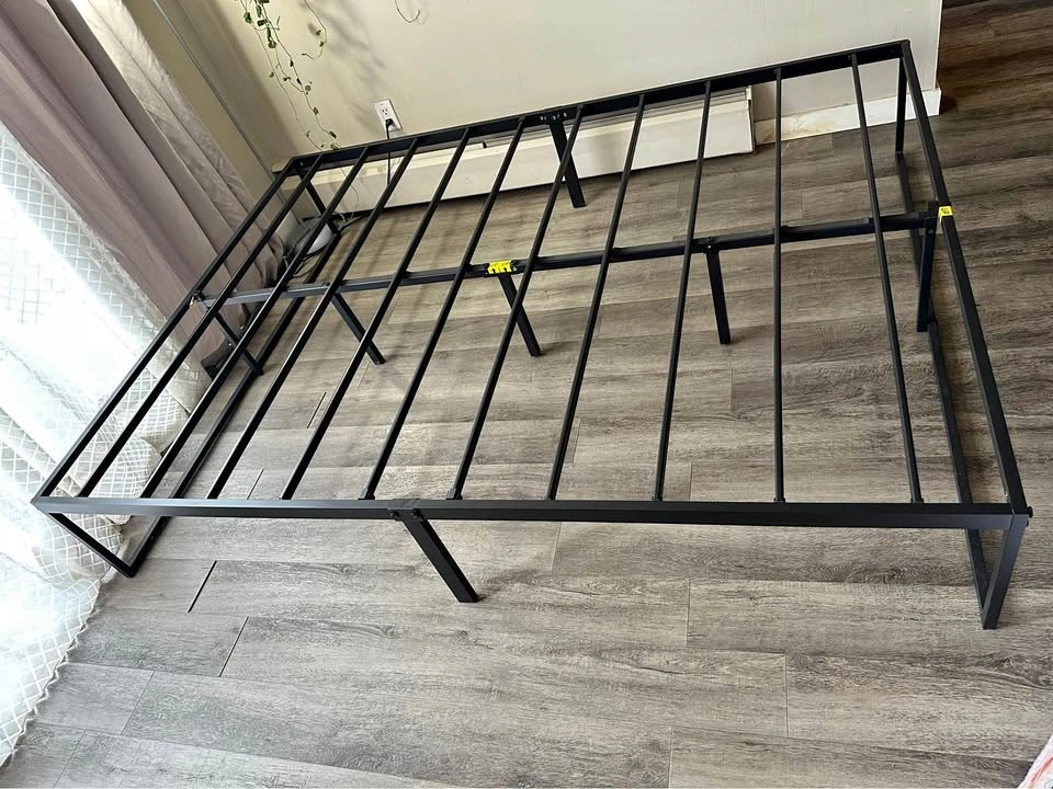 Queen size metal platform