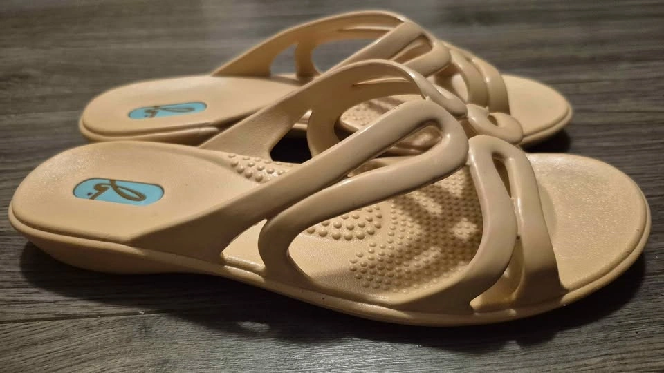 Oofos OOlala Luxe Sandals in Nude, brand new, unworn - photo 4