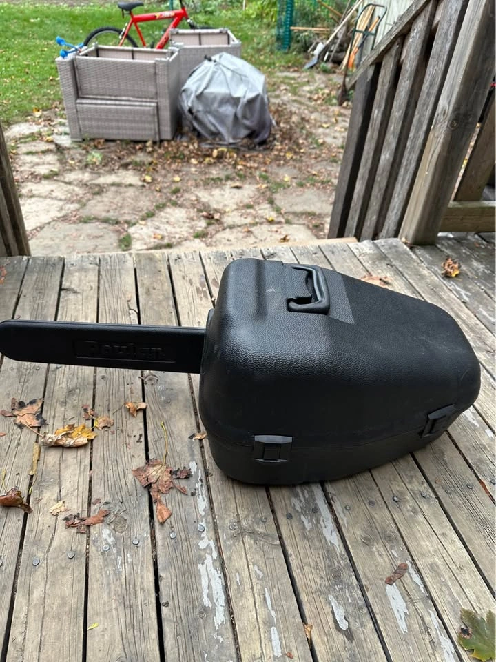 18” Black Hawk 42 cc chainsaw with case - photo 5