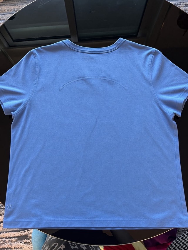 Like New Lululemon Classic-Fit Cotton-Blend T-Shirt – Size 4 - photo 2