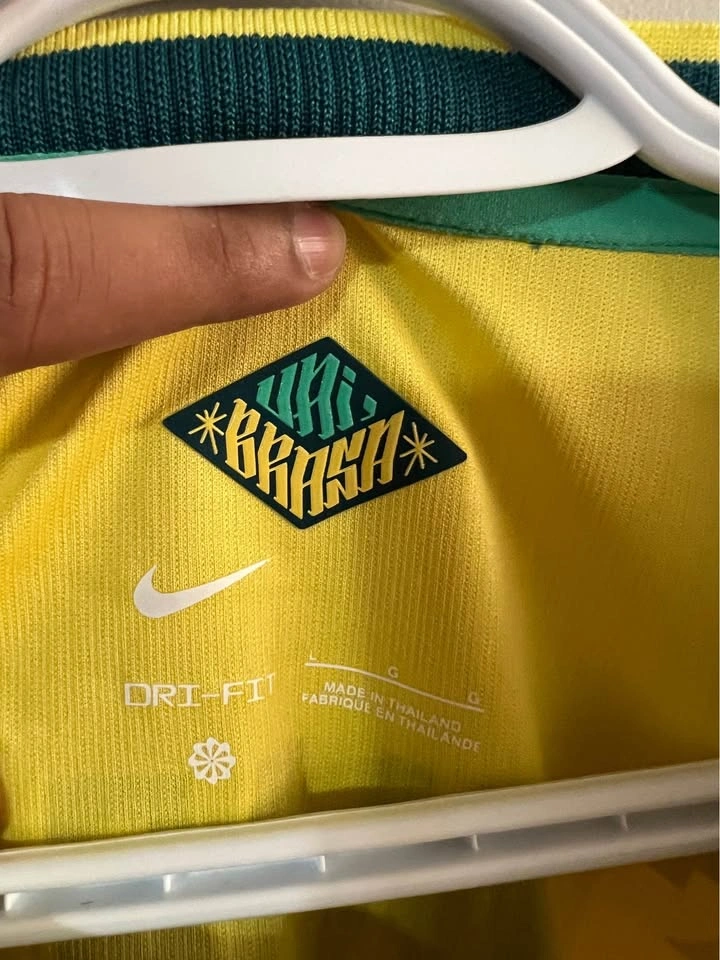Brazil Long-Sleeve Soccer Jersey Neymar Jr #10 – Size Large - photo 5