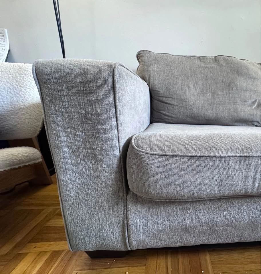 Great Condition Sofa & Loveseat Set – Grey - photo 4
