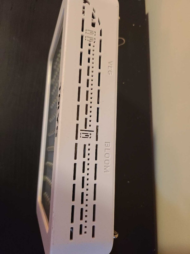 Tolys 1000W LED Grow Light - photo 2
