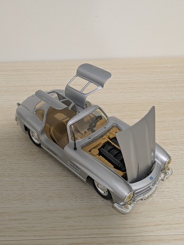 Bburago Diecast Model Cars - Ferrari Corvette Viper 1:24 - photo 2