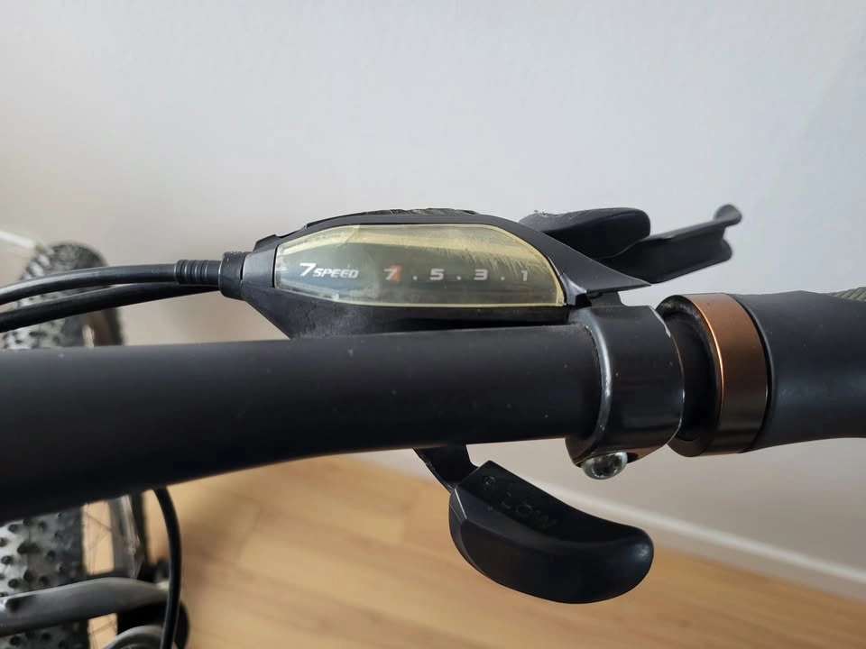 Bike + Lock & Hand Pump - photo 3