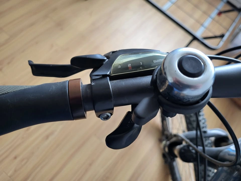 Bike + Lock & Hand Pump - photo 4
