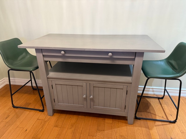 Urban barn extendable dining table