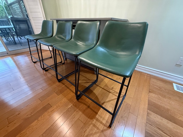 HomeSense Bar Stools