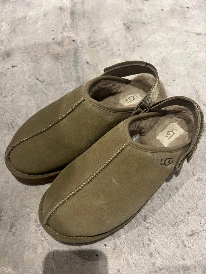 UGG Women’s Lanah Clog Slipper Size 9