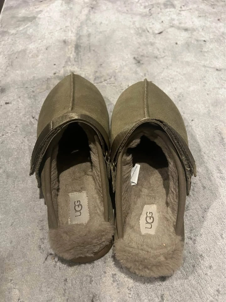 UGG Women’s Lanah Clog Slipper Size 9 - photo 2
