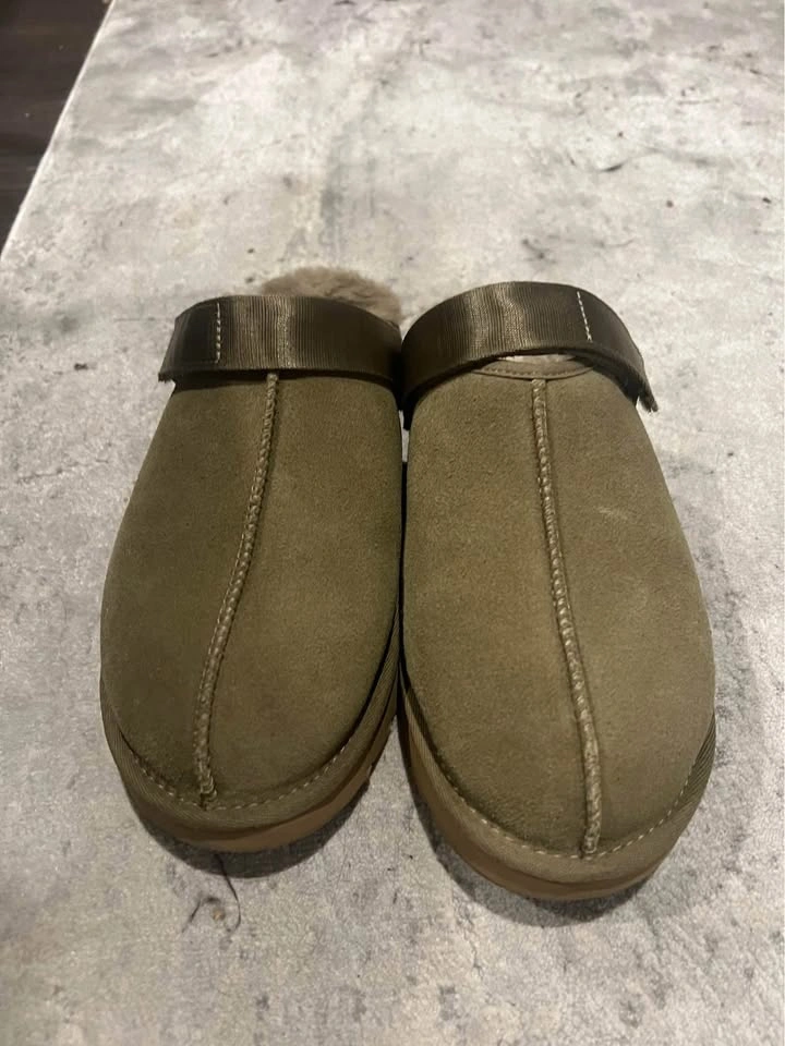 UGG Women’s Lanah Clog Slipper Size 9 - photo 3