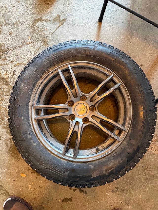 225/65/17 Pirelli Ice Zero F on alloy wheels with TPMS 8/32