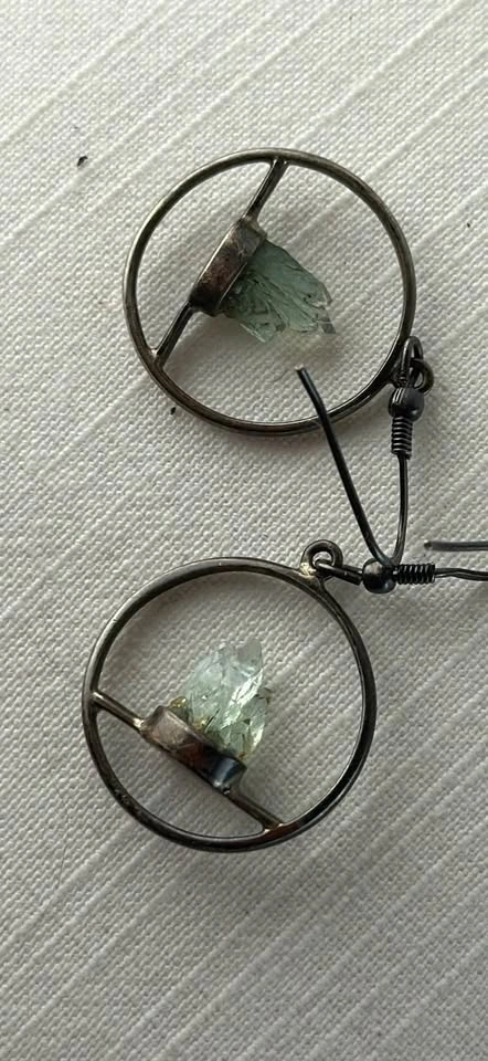 Artisan 925 Sterling Silver Raw Green Crystal Hoop Earrings - photo 2