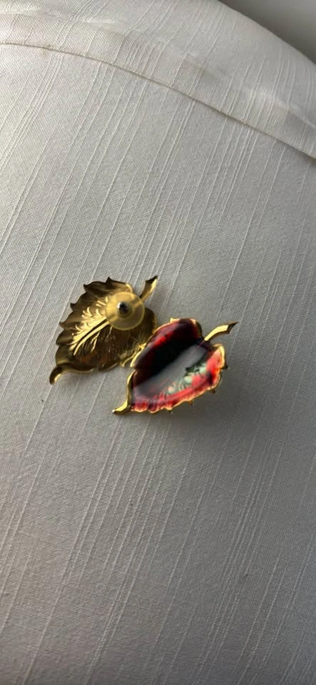 Vintage 1960s/1970s Enameled Copper Leaf Post Earrings - photo 4
