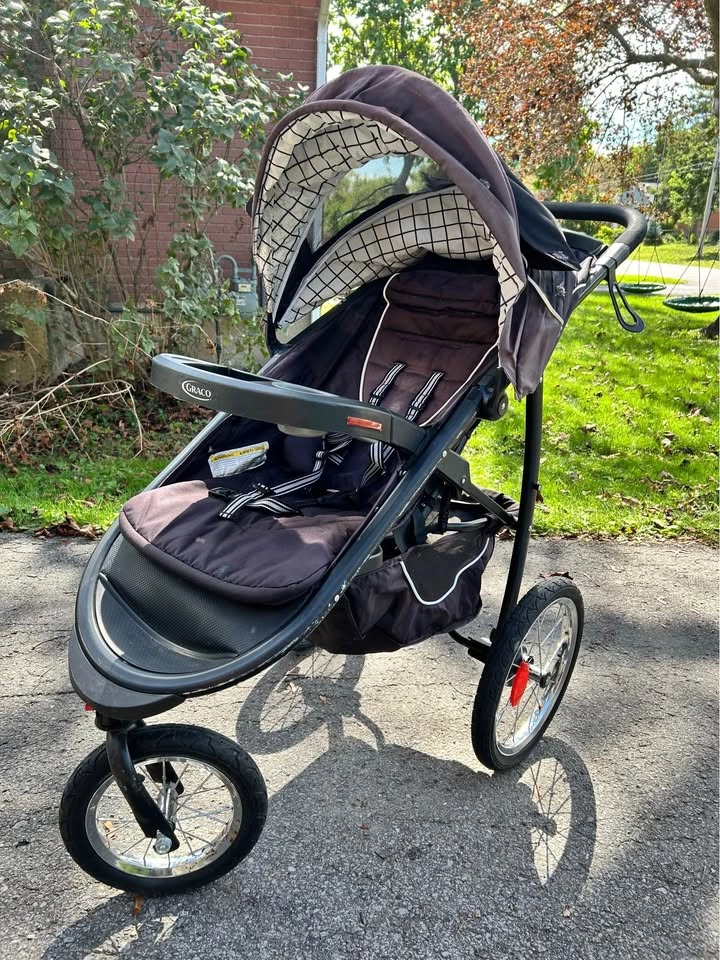 Graco FastAction Fold Jogging Stroller - photo 2