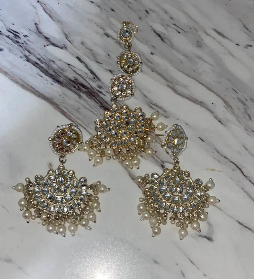 Kundan Earrings and Maang Tikka Set