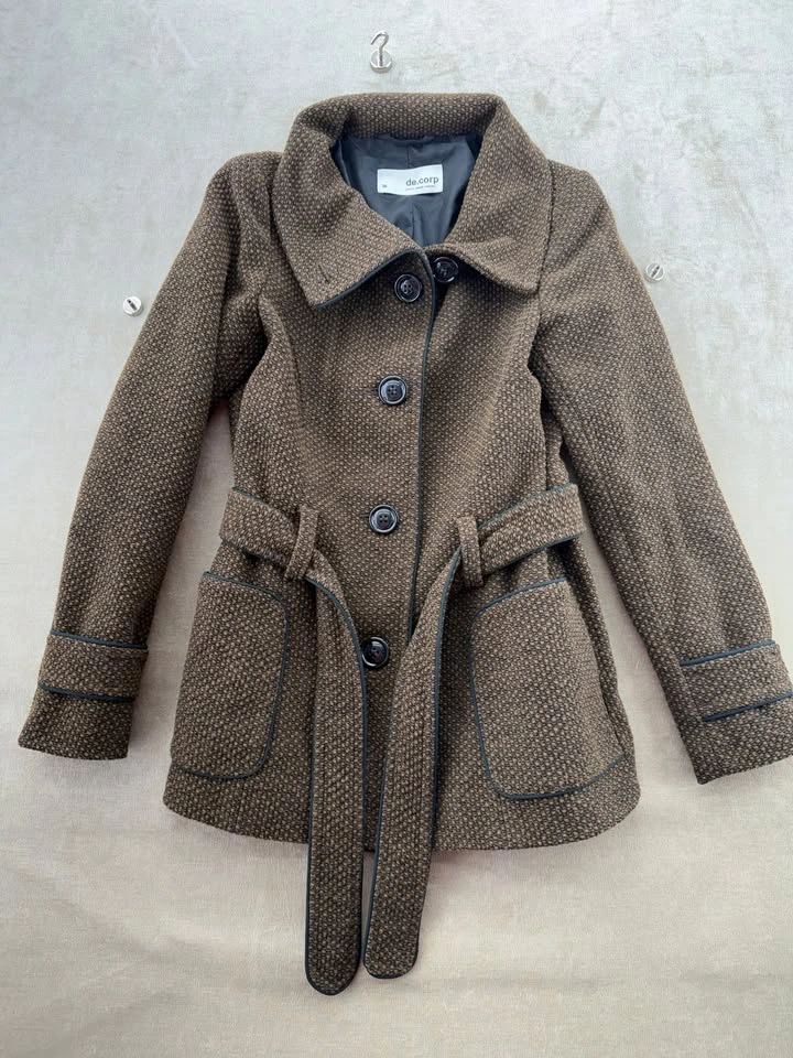 de.corp Brown Textured Belted Coat with Contrast Piping - Size 3