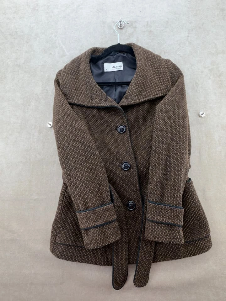 de.corp Brown Textured Belted Coat with Contrast Piping - Size 3 - photo 3
