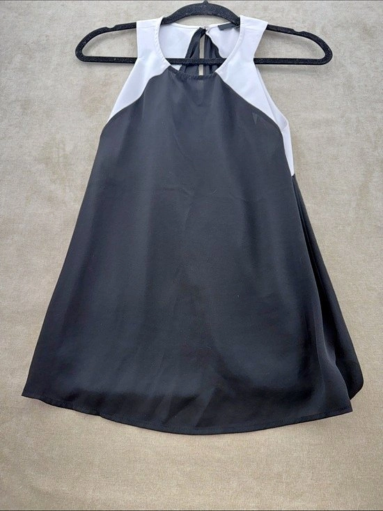 Ro & De Black and White Halter Swing Top