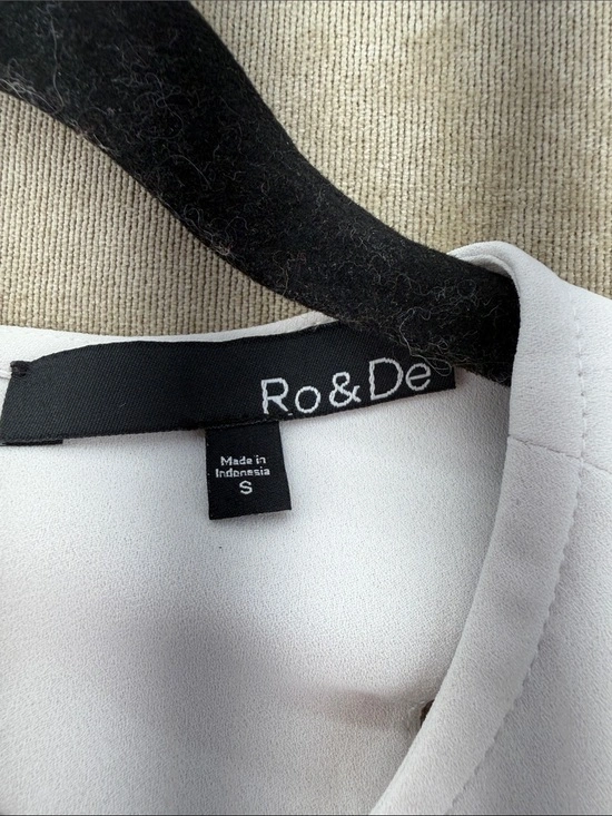 Ro & De Black and White Halter Swing Top - photo 2
