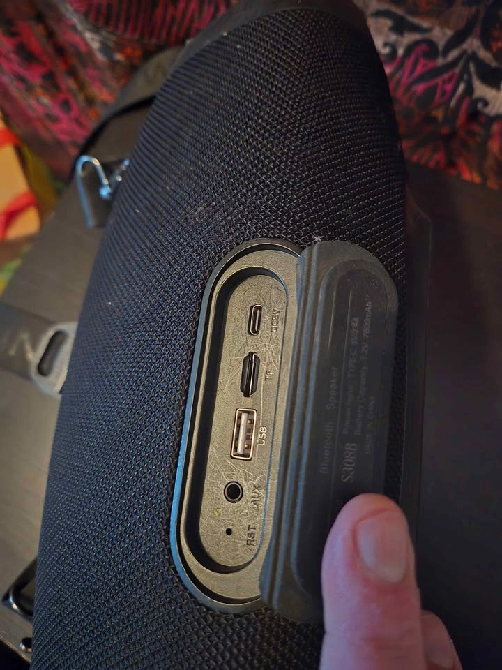 W-King Bluetooth Speaker (Battery needs replacement) - photo 2