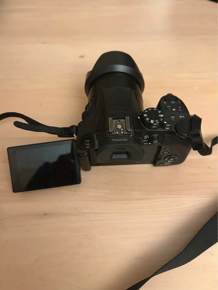 Panasonic Lumix FZ-300 - photo 2