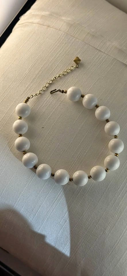 Vintage 1960s Chunky White Lucite Choker – Mid-Century Statement