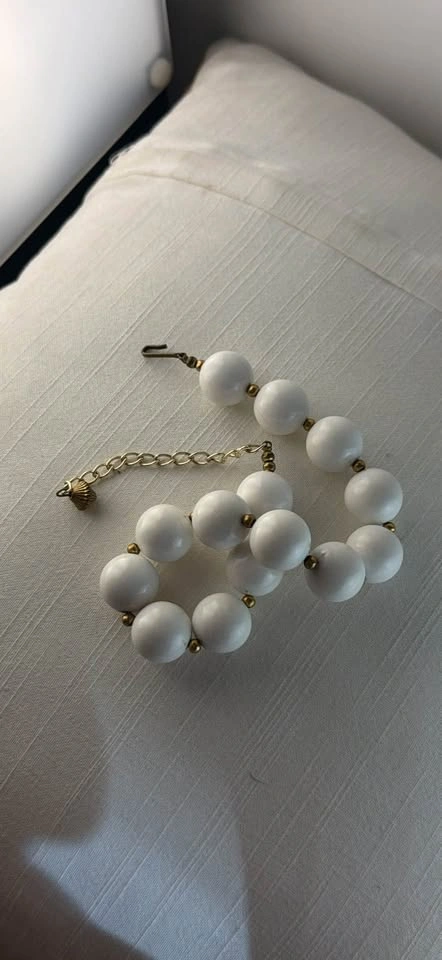 Vintage 1960s Chunky White Lucite Choker – Mid-Century Statement - photo 2