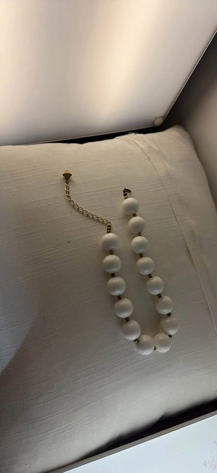 Vintage 1960s Chunky White Lucite Choker – Mid-Century Statement - photo 3