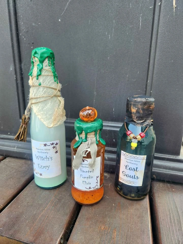 Magic Colour-Changing Halloween Potions