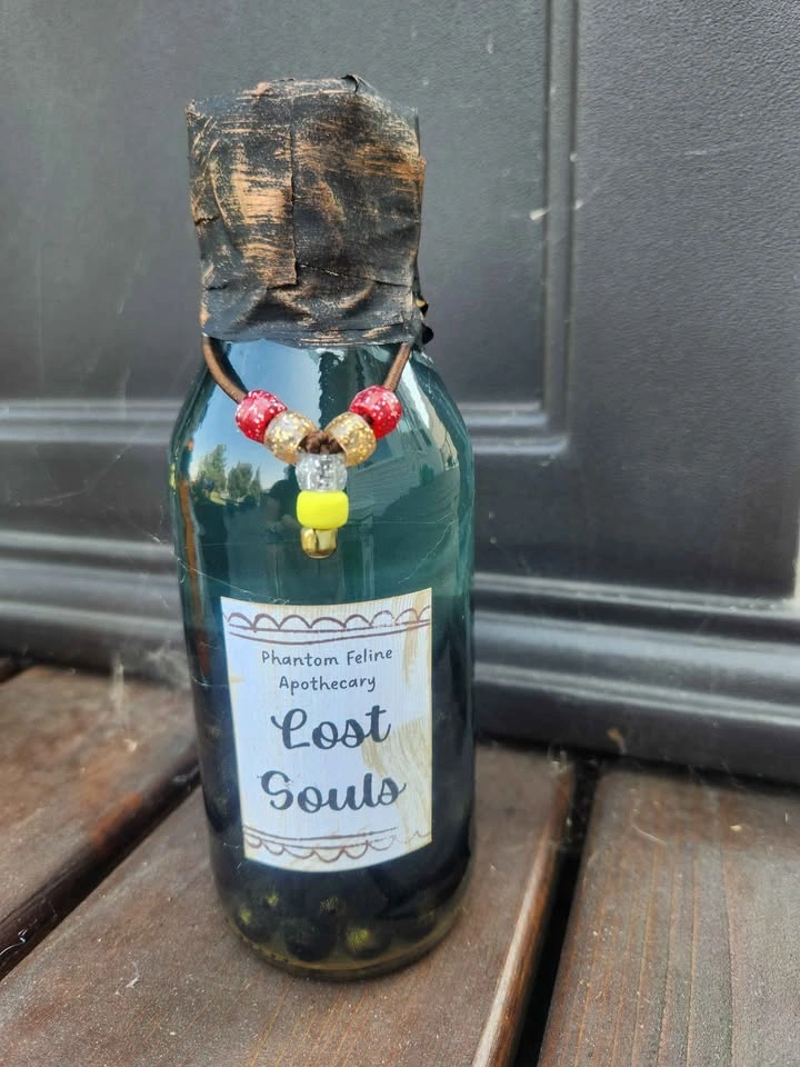 Magic Colour-Changing Halloween Potions - photo 2