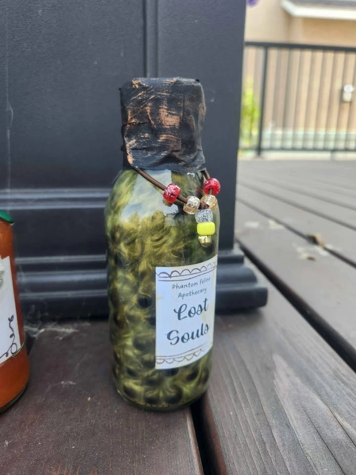 Magic Colour-Changing Halloween Potions - photo 3