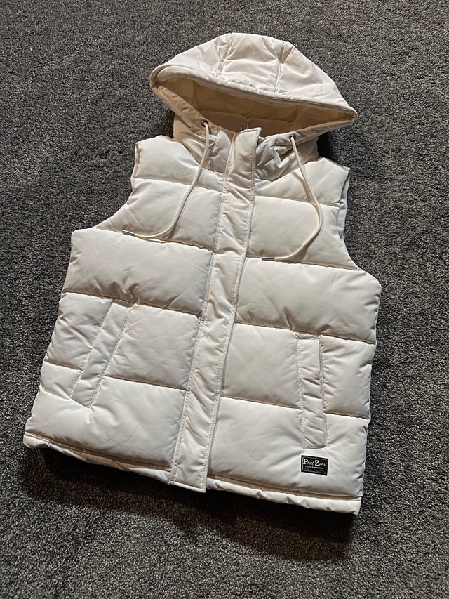 Point Zero Hooded Puffer Vest Size Medium